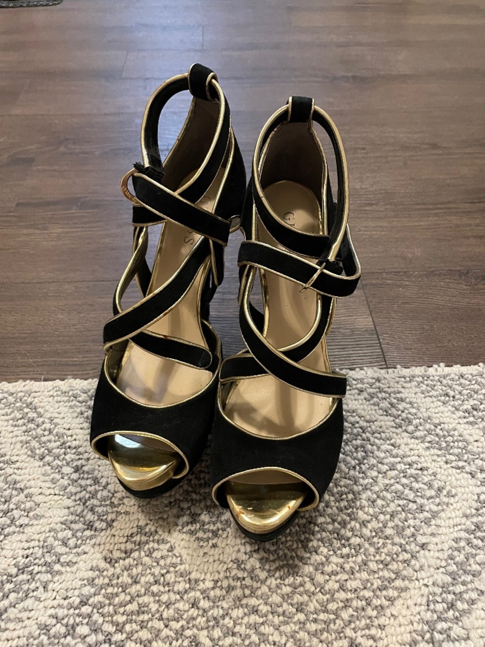 Guess black and gold suede heels women’s 9